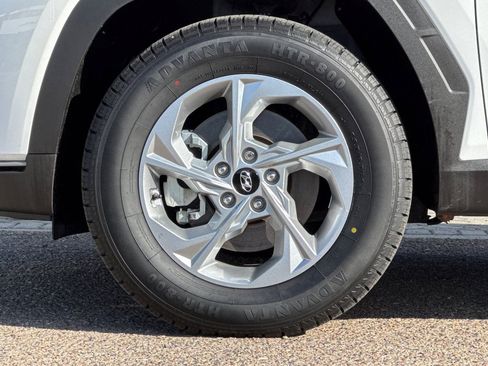 Used 2023 Hyundai Tucson SE image 24