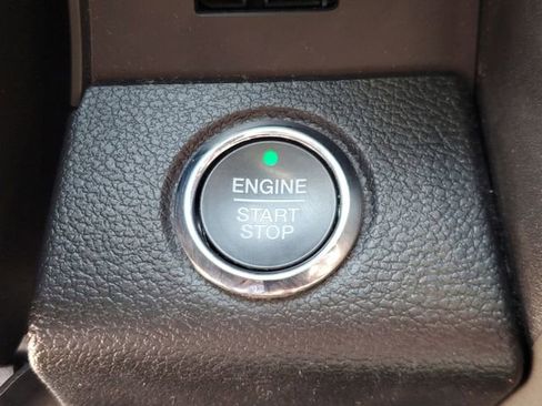 Used 2021 Ford Expedition XLT image 28