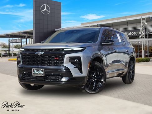 Used 2024 Chevrolet Traverse RS image 1