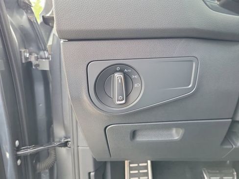 Used 2023 Volkswagen Tiguan SE R-Line image 14