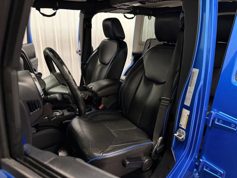 Used 2015 Jeep Wrangler Unlimited Sahara w/ Max Tow Package AWD/4WD image 36