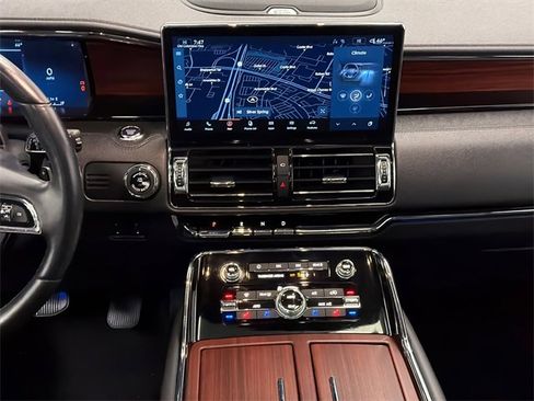 Used 2023 Lincoln Navigator L Reserve image 24