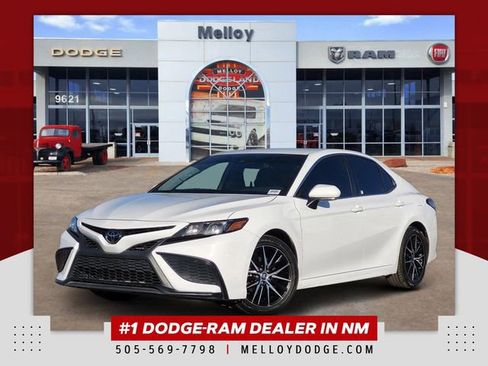 Used 2022 Toyota Camry SE FWD image 1