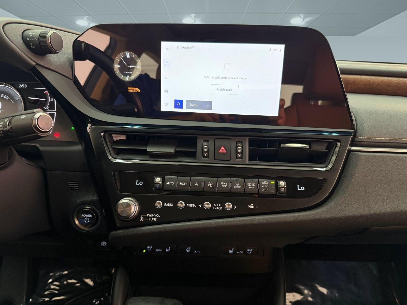 Used 2025 Lexus ES 300h w/ Premium Package FWD image 16