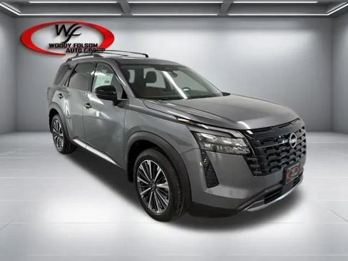 New 2026 Nissan Pathfinder Platinum image 2