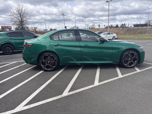 Certified 2025 Alfa Romeo Giulia AWD w/ Driving Assist Package image 5