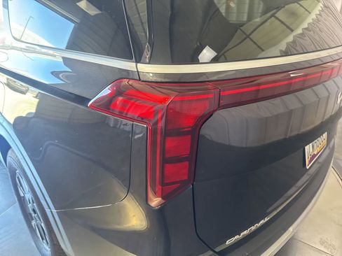 Used 2026 Kia Carnival LXS FWD image 12