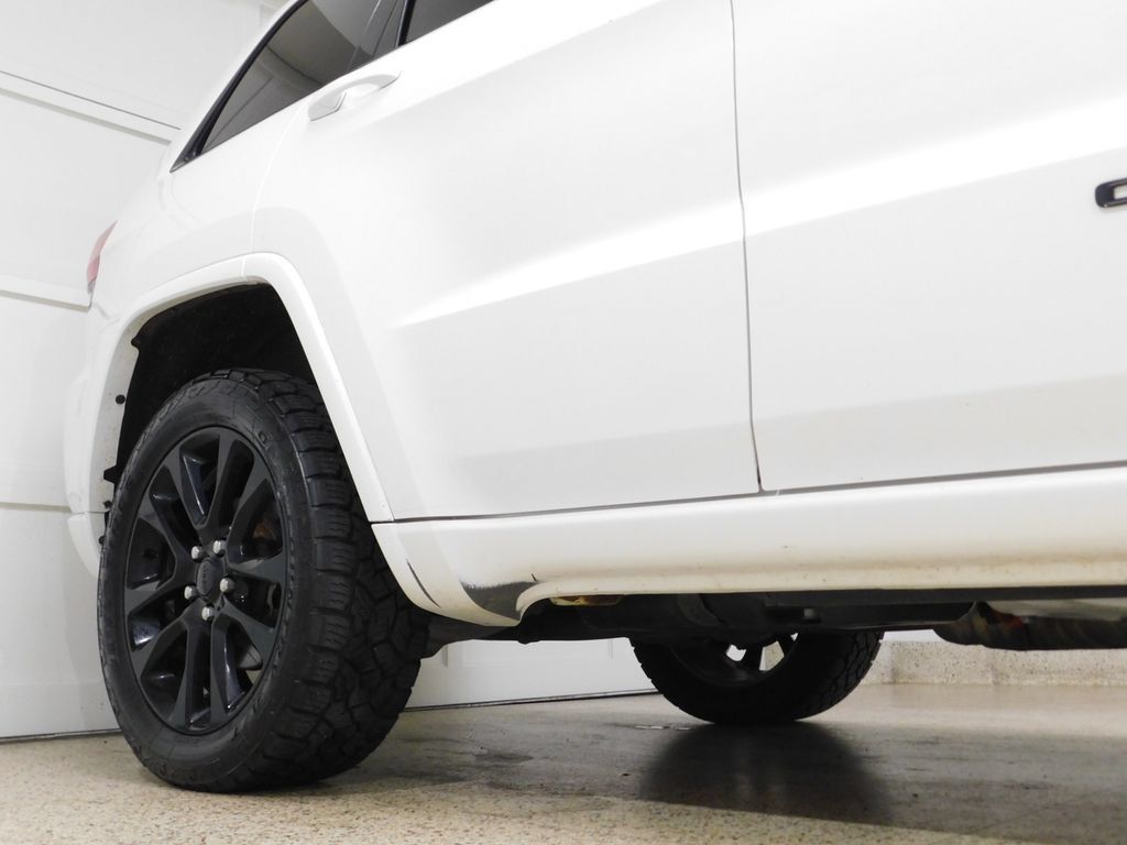 Used 2020 Jeep Grand Cherokee Altitude AWD/4WD image 10