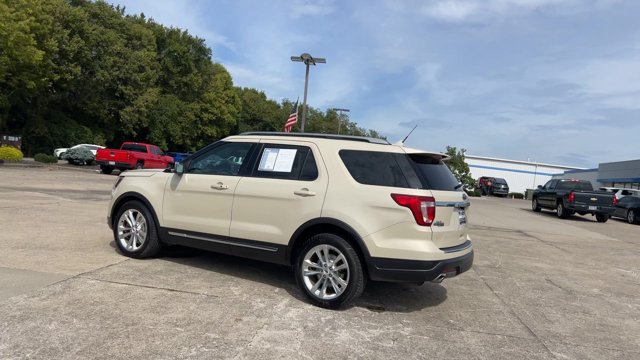 Used 2018 Ford Explorer XLT w/ Equipment Group 201A FWD image 6