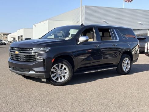 Used 2024 Chevrolet Suburban Premier RWD image 2