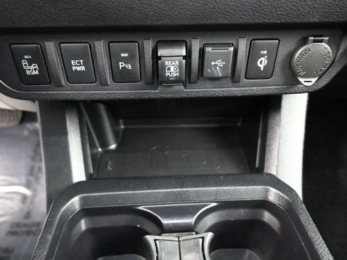 Used 2022 Toyota Tacoma TRD Off-Road w/ Technology Package image 13