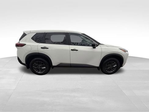 Used 2023 Nissan Rogue S image 8