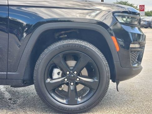 Used 2023 Jeep Grand Cherokee Limited w/ Black Appearance Package AWD/4WD image 9