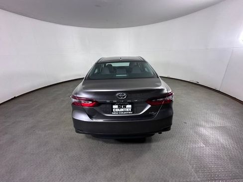 Used 2022 Toyota Camry LE FWD image 4
