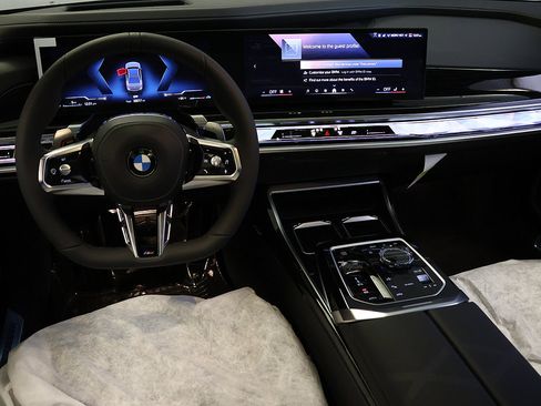 Used 2026 BMW 760i xDrive w/ Executive Package AWD/4WD image 17