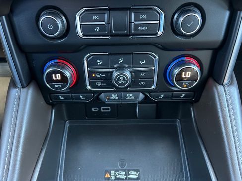 Used 2021 Chevrolet Tahoe LT w/ LT Signature Package image 33