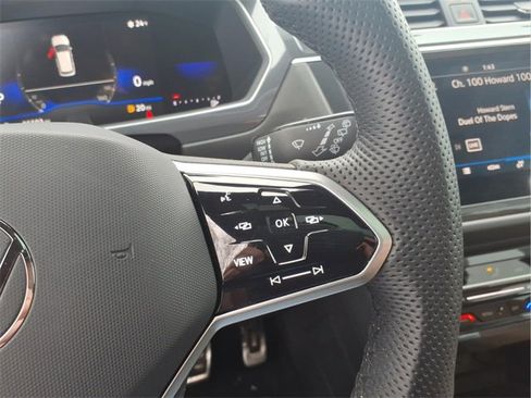 Used 2024 Volkswagen Tiguan SE R-Line image 16