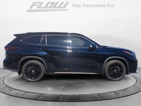 Used 2024 Toyota Highlander XSE FWD image 9