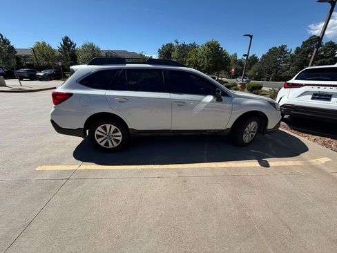 Used 2018 Subaru Outback 2.5i Premium AWD/4WD image 2