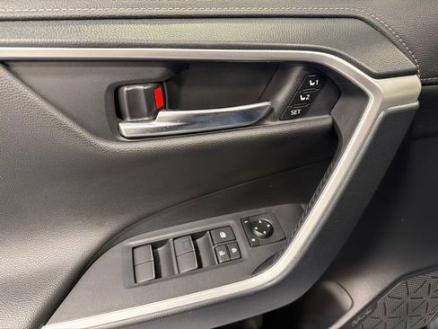 Used 2019 Toyota RAV4 Limited w/ Carpet Mat Package AWD/4WD image 10