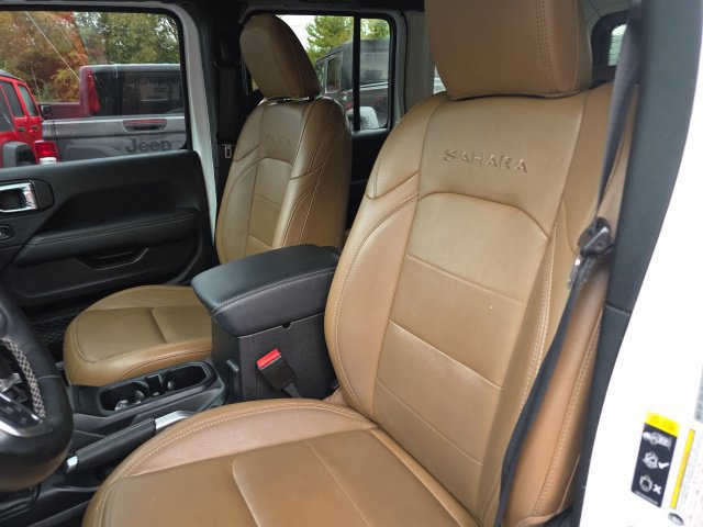 Used 2022 Jeep Wrangler Unlimited Sahara w/ Cold Weather Group AWD/4WD image 3