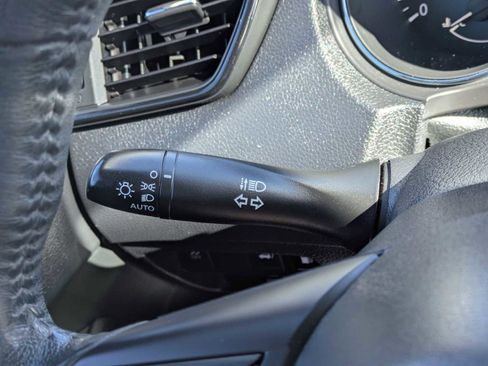 Used 2018 Nissan Rogue SV AWD/4WD image 27