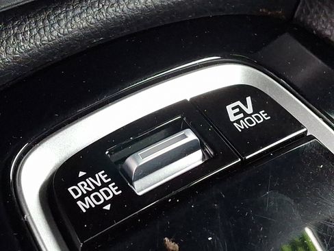 Certified 2024 Toyota Corolla Cross SE image 25