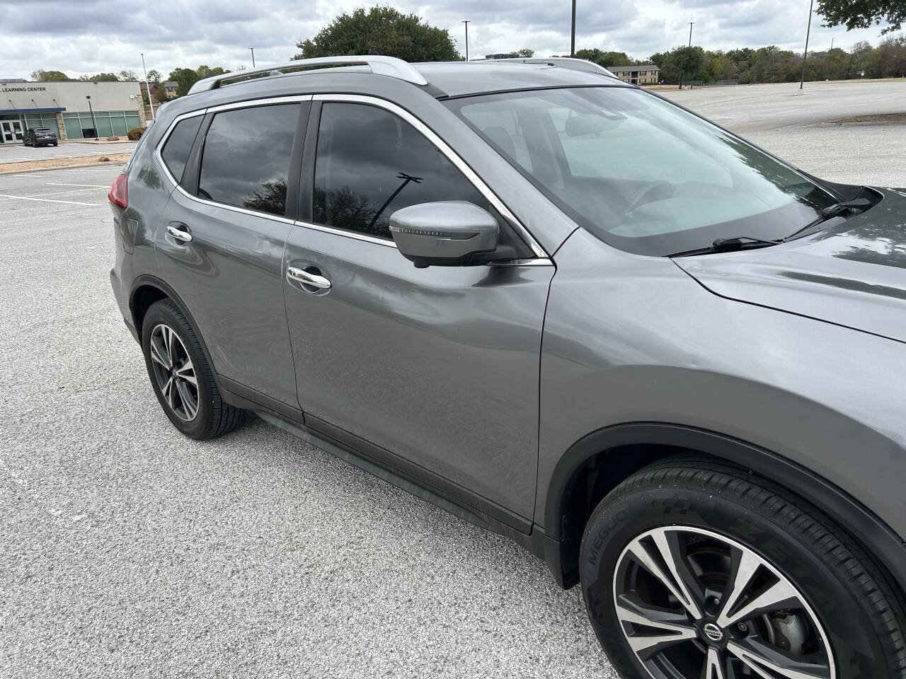 Used 2019 Nissan Rogue SV w/ Premium Package FWD image 7