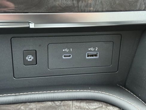 Used 2022 Nissan Armada Platinum w/ Captain's Chairs Package image 44