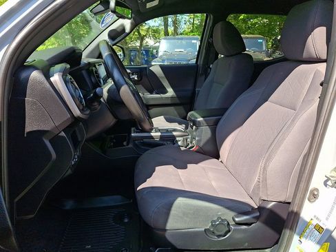 Used 2019 Toyota Tacoma TRD Sport w/ Technology Package AWD/4WD image 14