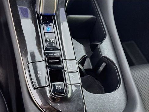 Used 2025 Toyota Crown Signia AWD/4WD image 19