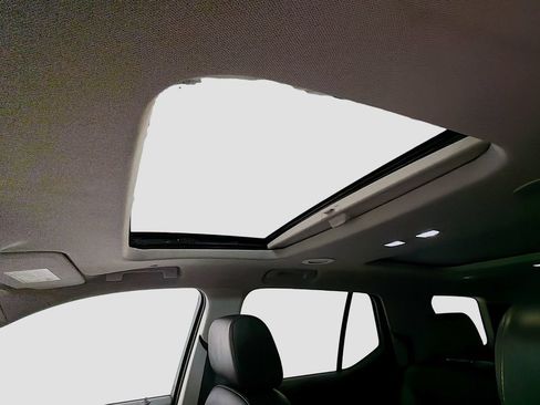 Used 2020 Chevrolet Traverse Premier FWD image 23