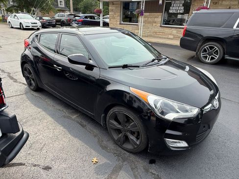 Used 2013 Hyundai Veloster w/ Style Pkg FWD image 2