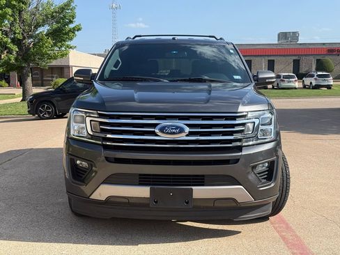 Used 2018 Ford Expedition XLT w/ Equipment Group 201A RWD image 3