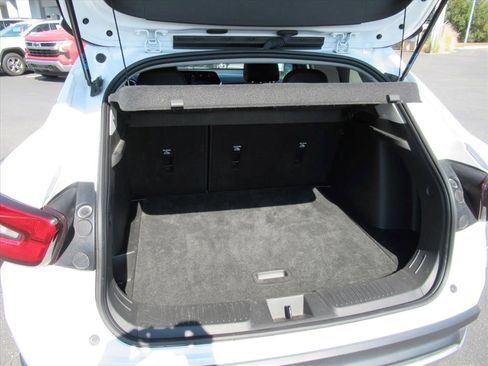 Certified 2024 Chevrolet Trax LT w/ Driver Confidence Package image 27