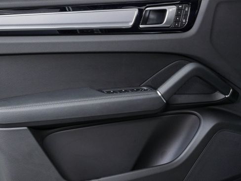 Certified 2023 Porsche Cayenne AWD/4WD image 6