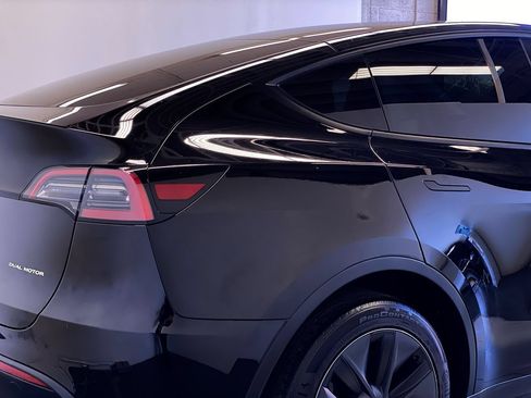 Used 2024 Tesla Model Y Long Range AWD/4WD image 10