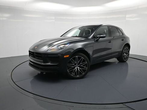 New 2026 Porsche Macan image 1