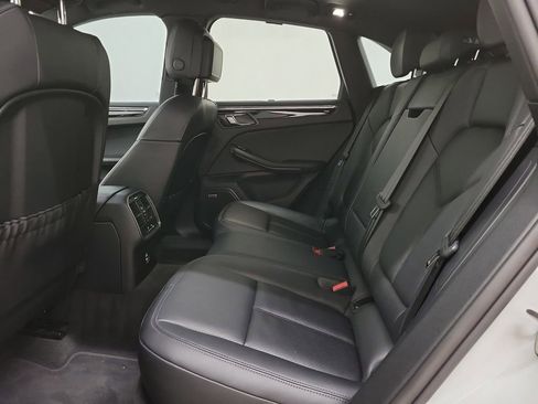 Used 2025 Porsche Macan image 12
