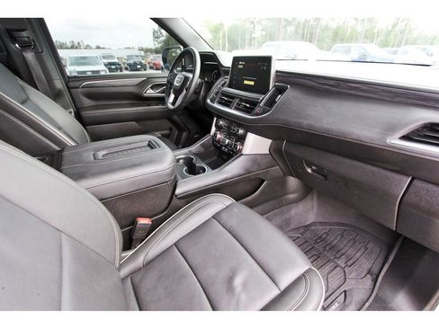 Used 2024 GMC Yukon XL SLT w/ SLT Luxury Package image 29