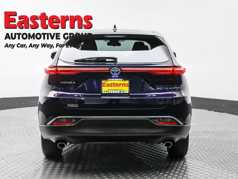 Used 2024 Toyota Venza LE image 9