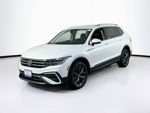 Used 2023 Volkswagen Tiguan SE AWD/4WD image 1