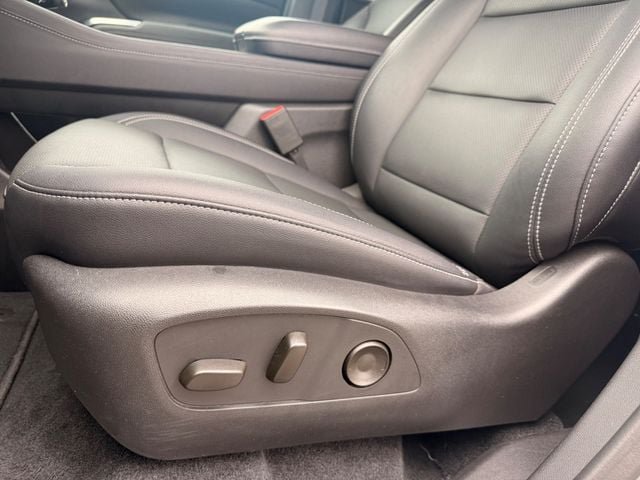 Used 2026 Chevrolet Traverse LT FWD image 6