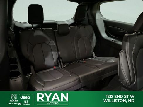 New 2026 Chrysler Pacifica Select AWD/4WD image 50