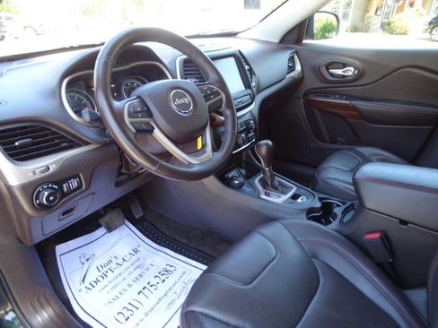 Used 2015 Jeep Cherokee Trailhawk w/ Leather Interior Group AWD/4WD image 10