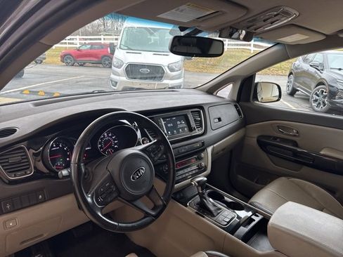 Used 2017 Kia Sedona EX image 10