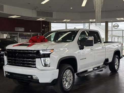 Used 2022 Chevrolet Silverado 2500 High Country AWD/4WD image 2