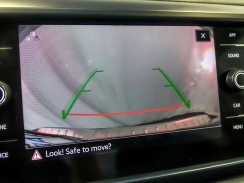 Used 2022 Volkswagen Taos SE image 21