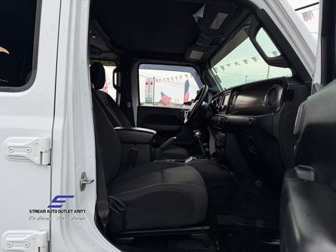 Used 2020 Jeep Gladiator Sport w/ Quick Order Package 23S image 11