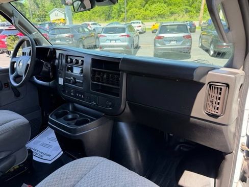 Used 2020 Chevrolet Express 3500 RWD image 8